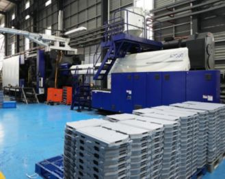 Folding Crates vs Rigid Pallet Containers: Which Should You Choose?