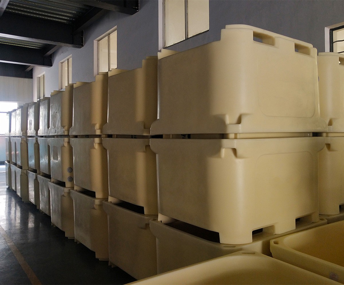 Stackable insulated boxes Stackable insulated boxes